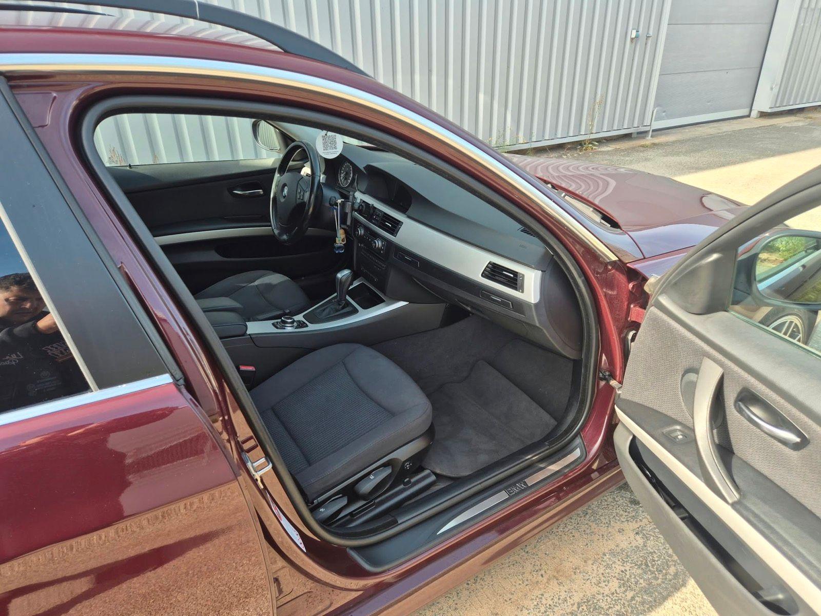BMW 320 2009 — photo 8