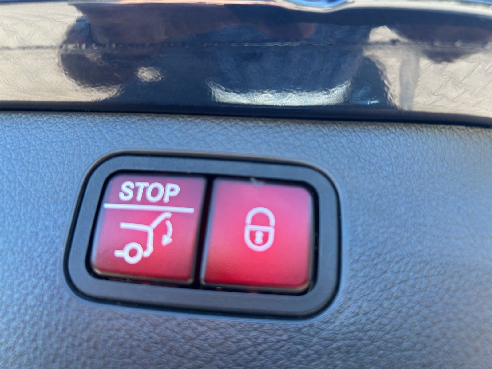 Fahrzeugabbildung Mercedes-Benz C 300 e T Avantg DISTRO Pano Memo KeyGo Business