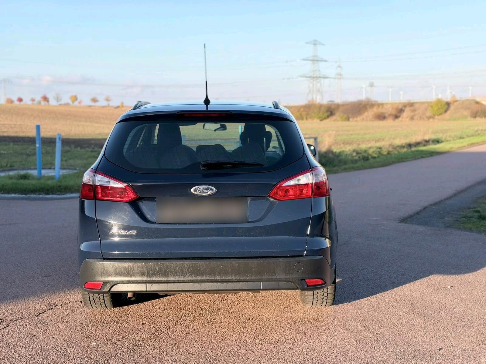 Ford Focus 2011 — engine 105 HP (77kW)