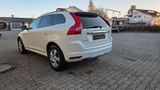 Volvo XC 60 Momentum AWD Xenon Navi 8fach bereift - Volvo XC60: Allradantrieb