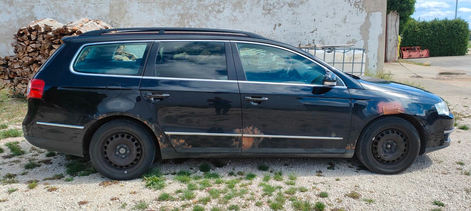 Volkswagen Passat 2009 — rear view