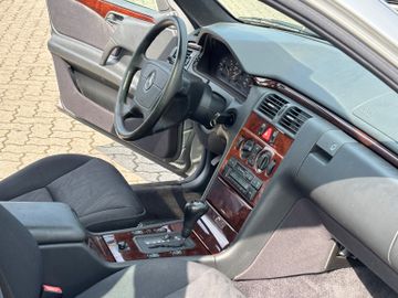 Mercedes E 230 - 8