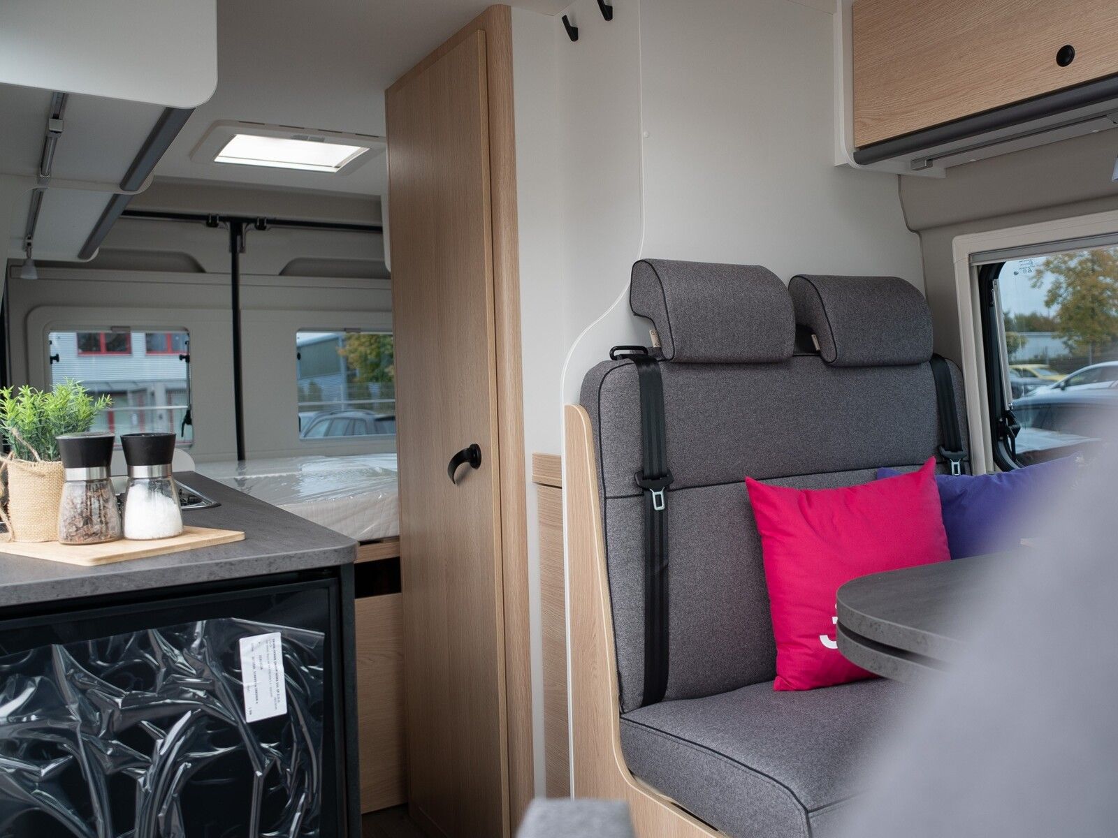 Fahrzeugabbildung Sunlight Cliff 600 Modelljahr 2026 mit Markise!