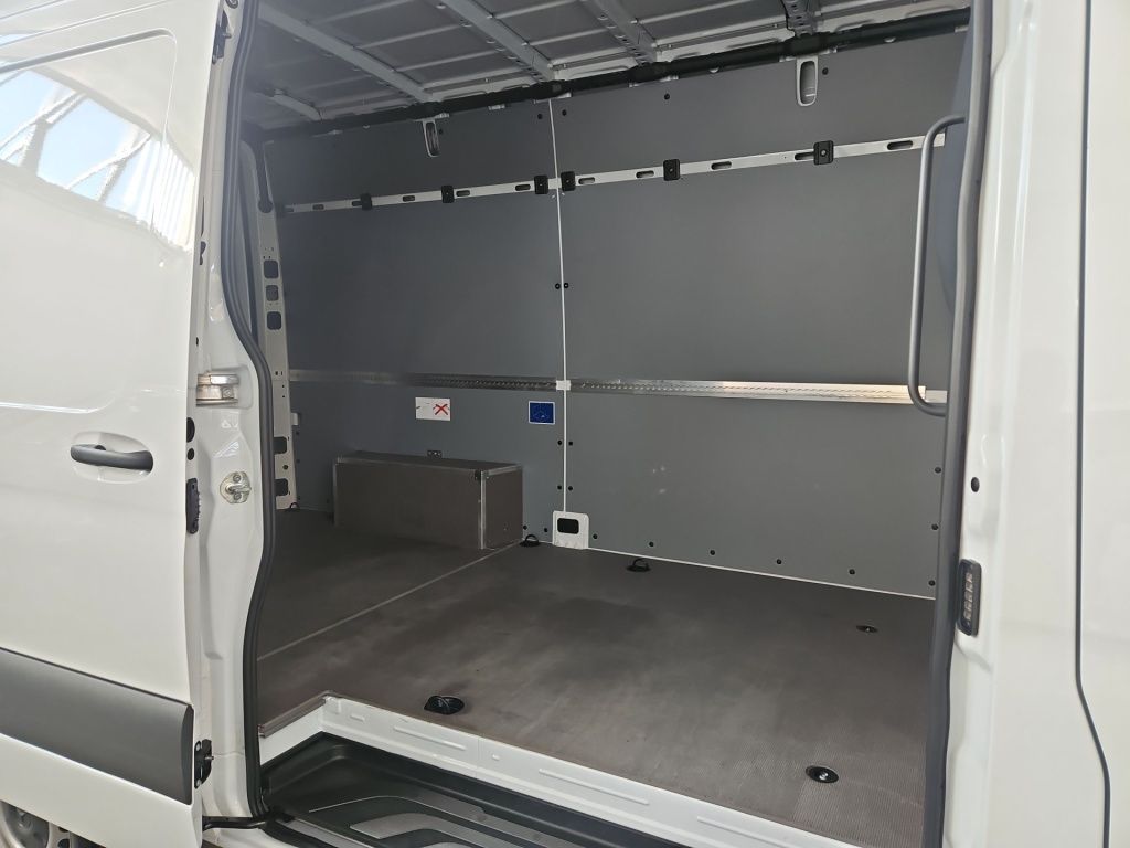 Fahrzeugabbildung Mercedes-Benz Sprinter 319 CDI Kasten L2H2 4x4 Schwingsitz LED
