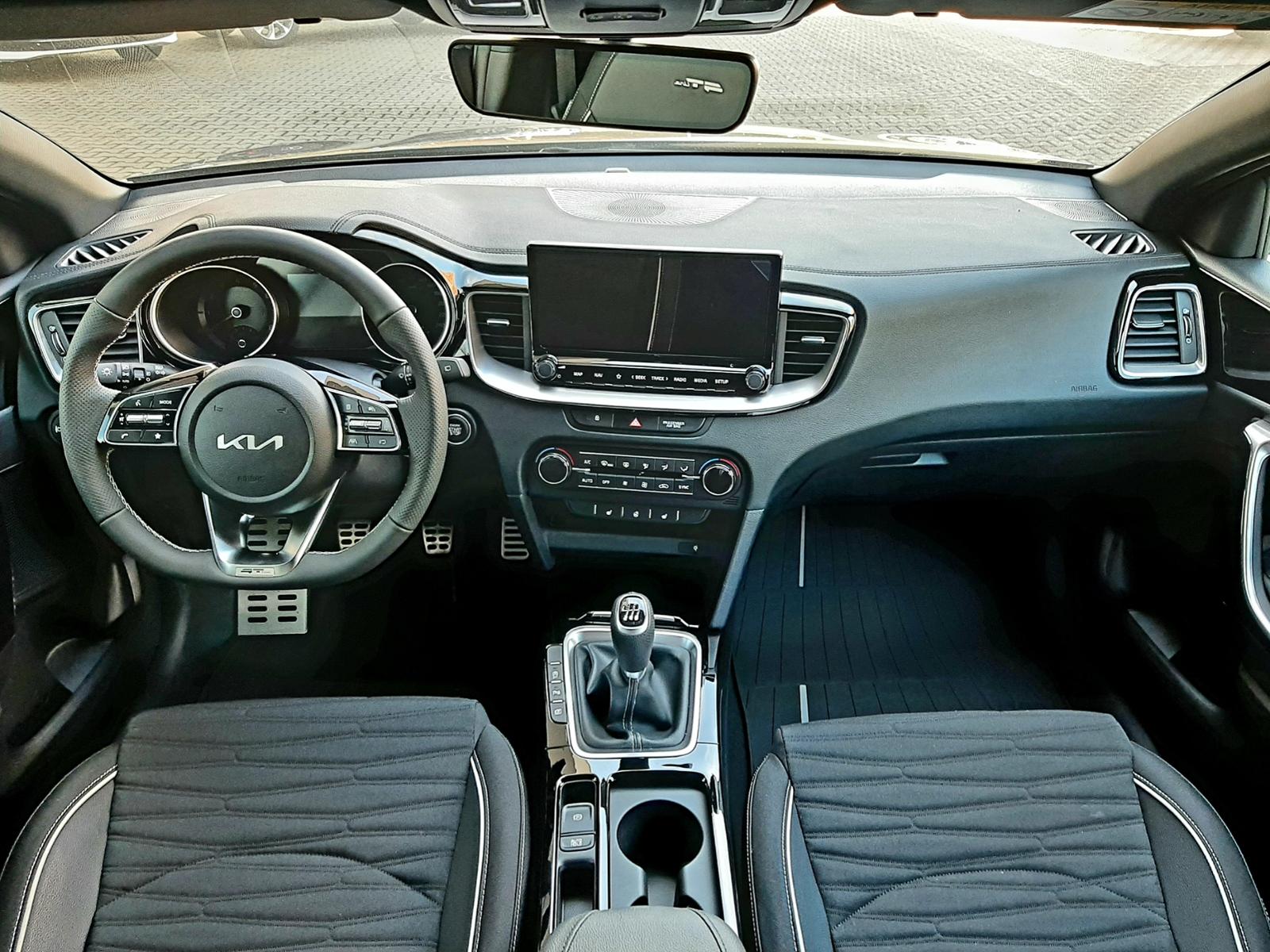 Kia Proceed 1.5T MT GTL LED DAB NAVI MJ25