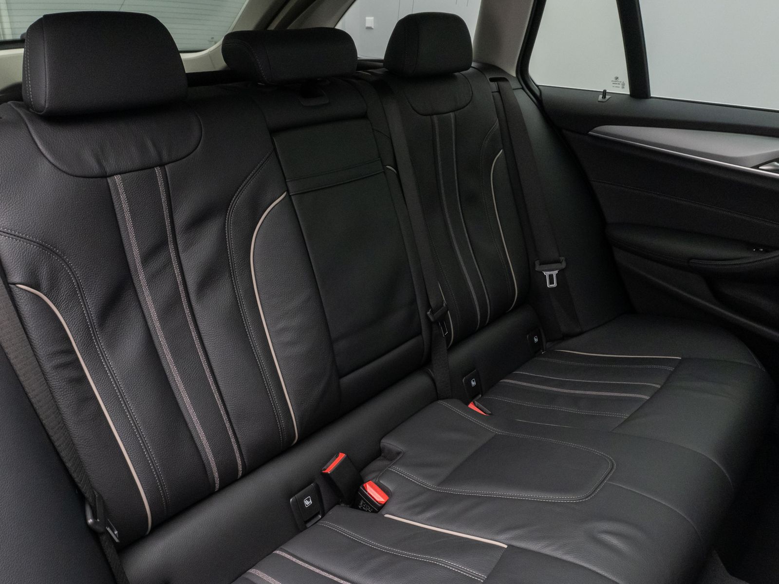 Fahrzeugabbildung BMW 530e Panorama 360°DAB H/K ACC AHK Alarm Leder