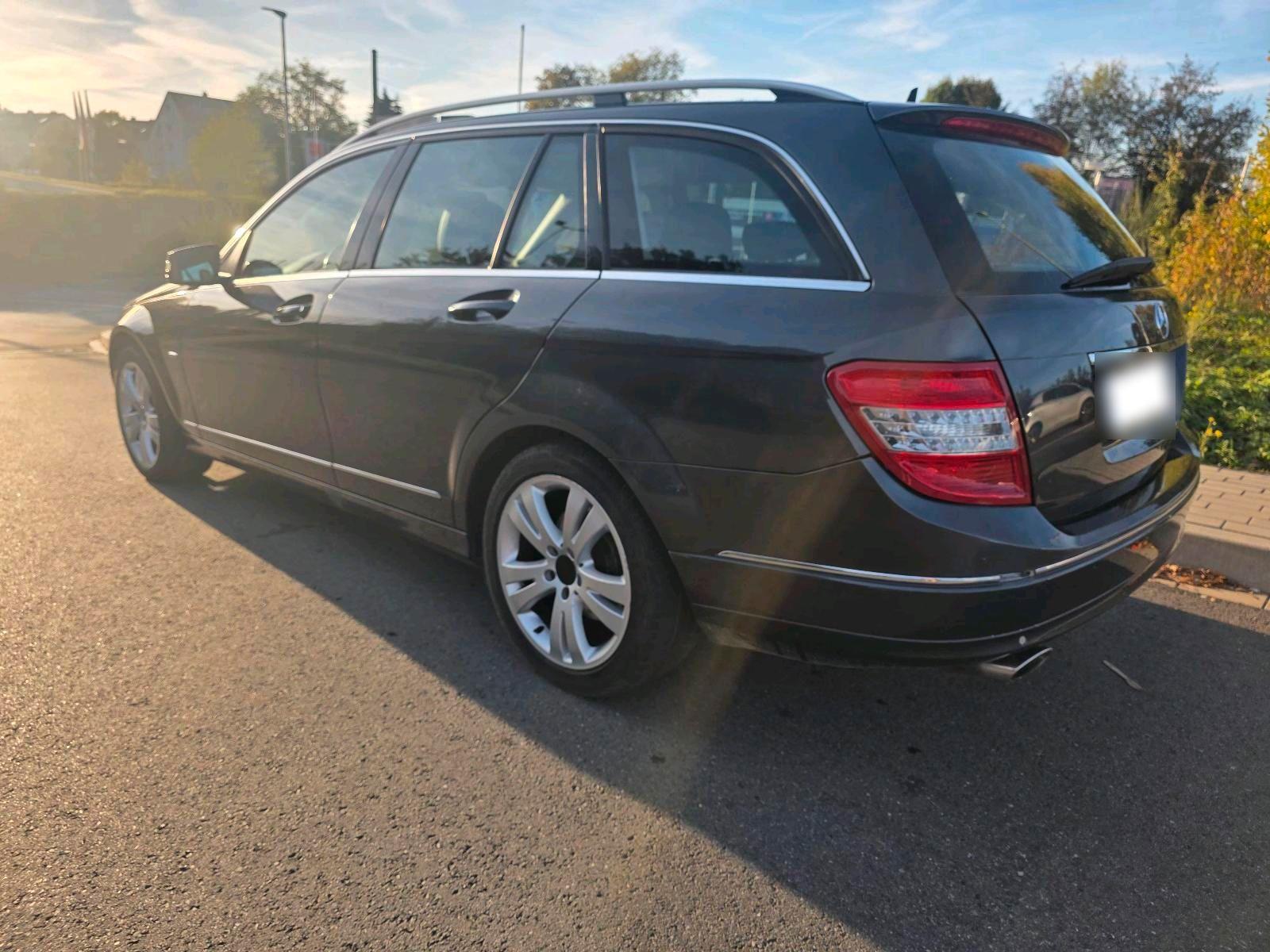 Mercedes-Benz C220 2009 — rear view