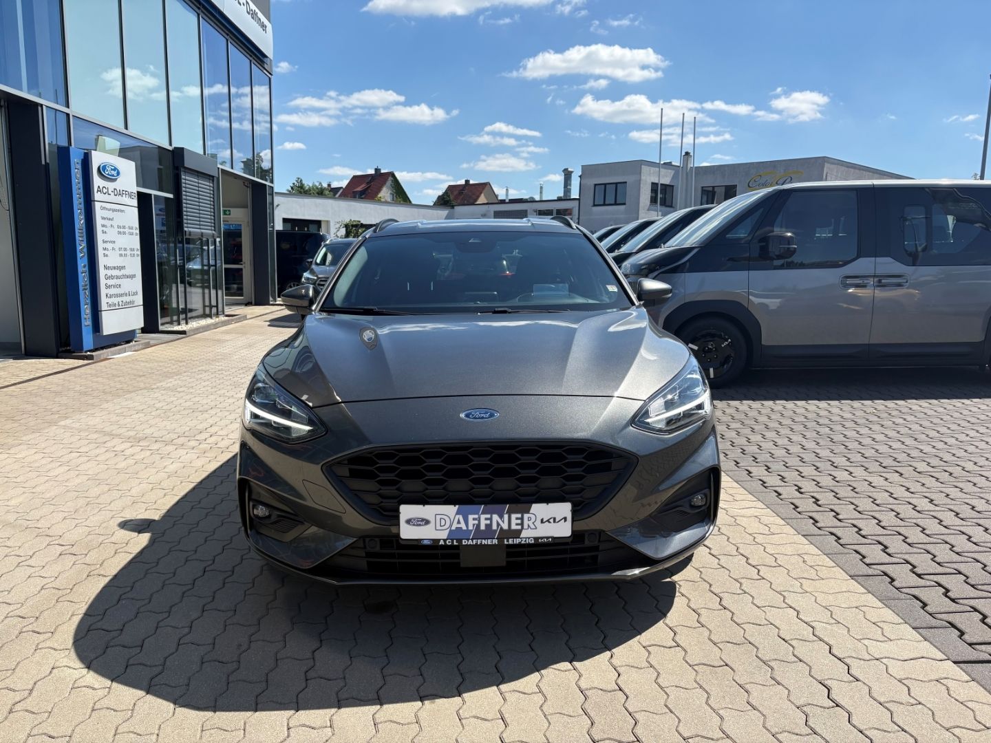 Fahrzeugabbildung Ford Focus Turnier ST-Line LED Kamera HeadUpDisplay