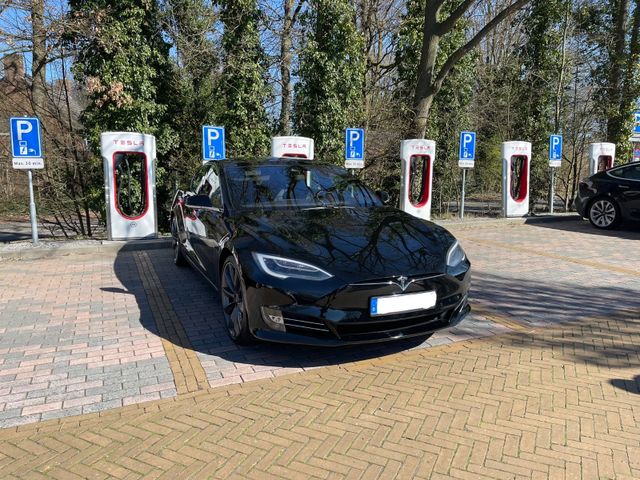 Tesla Model S 60 - Free Supercharger 