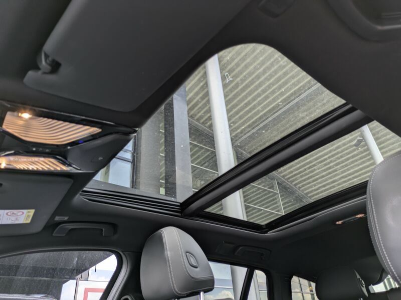 BMW 320i Tour. M Sport Laser. Glasdach. Park.Ass. foto 11