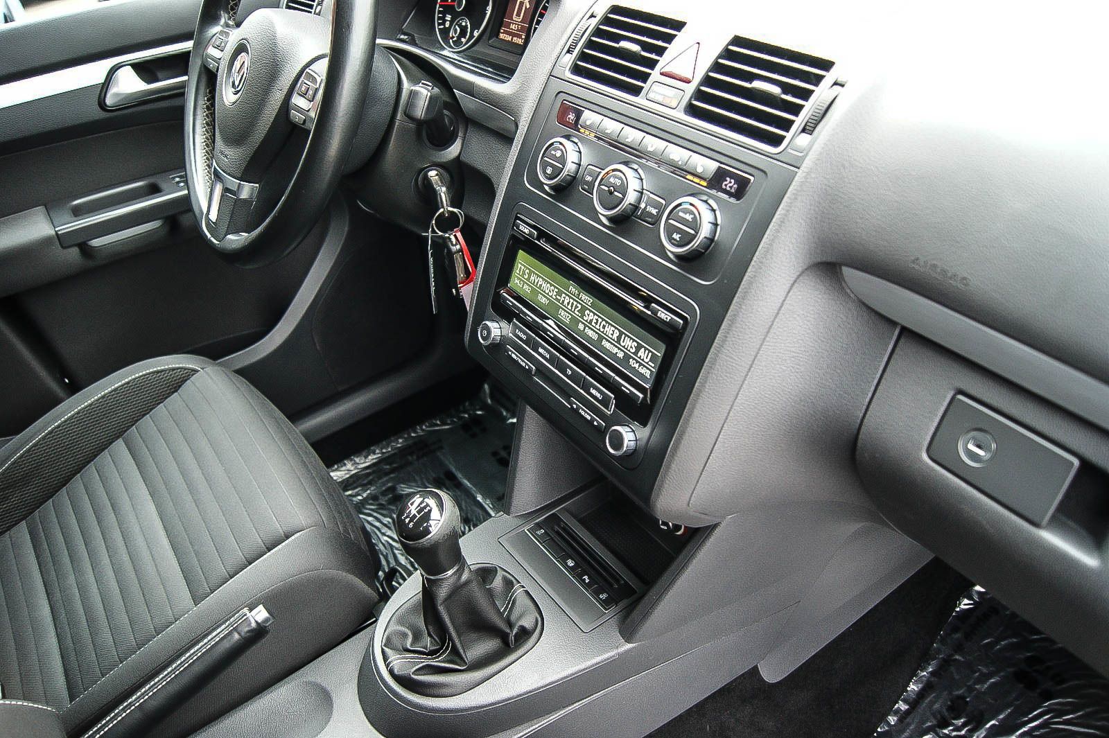 Fahrzeugabbildung Volkswagen Touran 16TDI Cup BI-XENON 7-SITZE SITZG PARKLENK