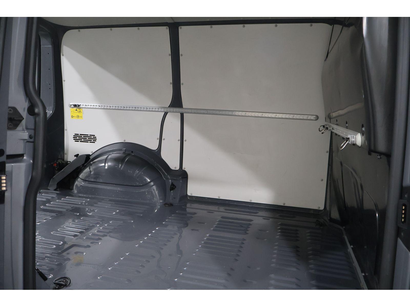Volkswagen T6.1 Transporter Kasten Navi*AHK
