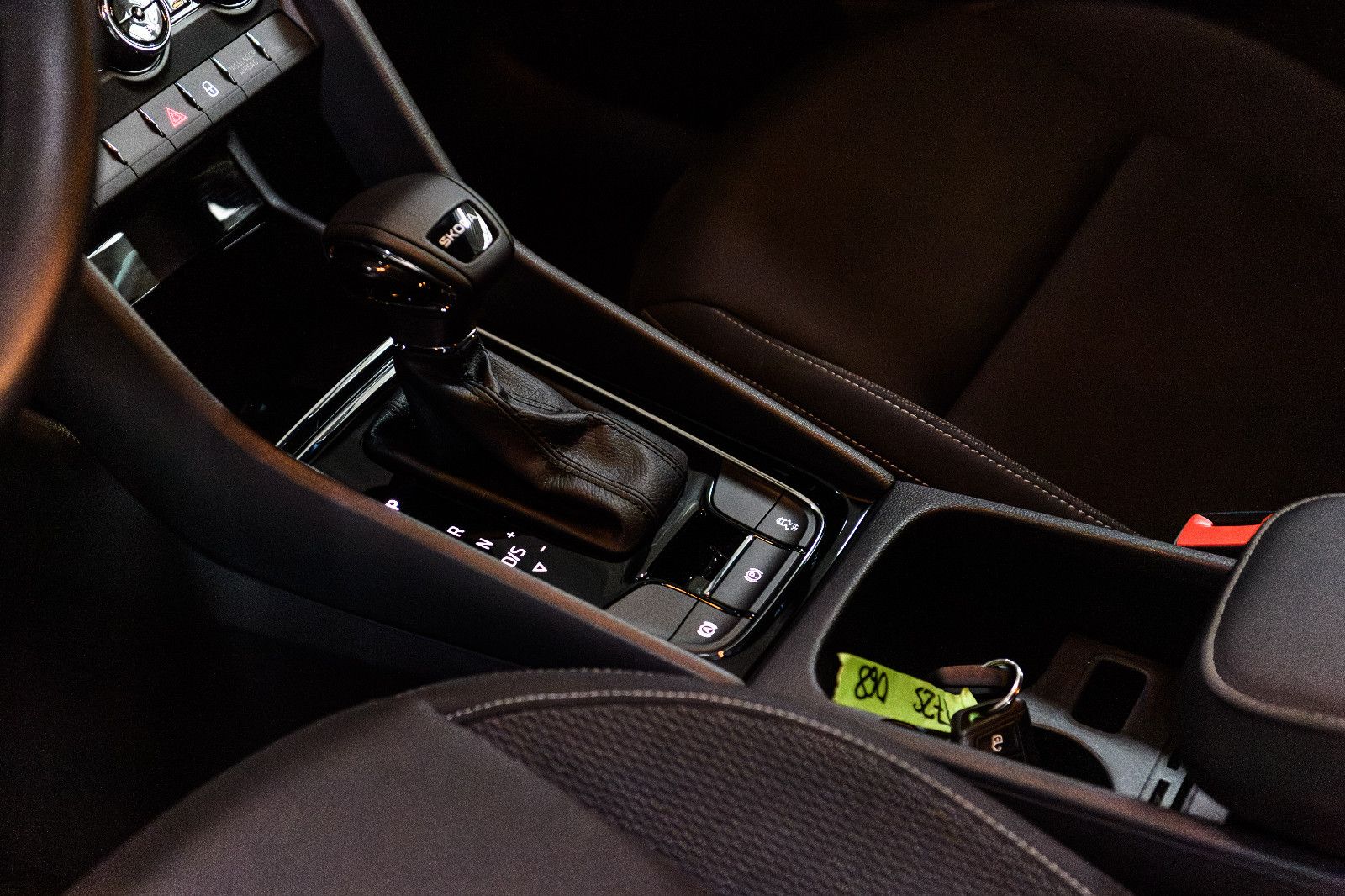 Fahrzeugabbildung SKODA Karoq Selection