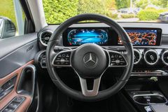 MERCEDES-BENZ A 200 / BUSINESS PAKET / NAVIGATION
