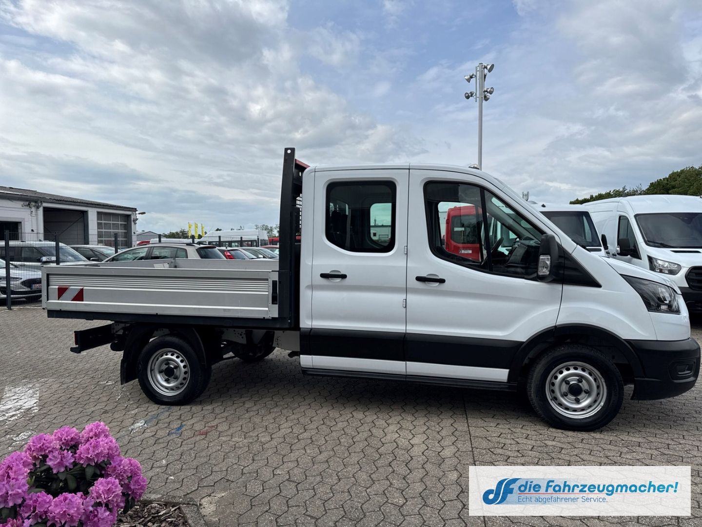 Fahrzeugabbildung Ford Transit Pritsche 310 L2 Doppelkabine AHK DAB Tel