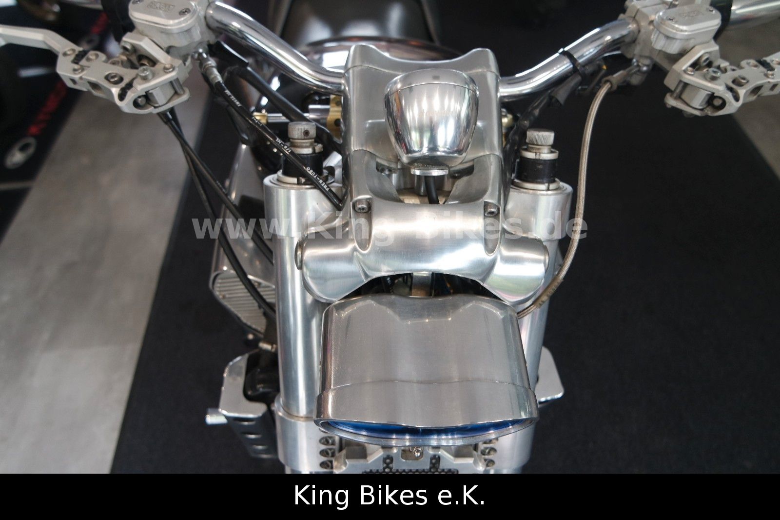 Fahrzeugabbildung Yamaha Vmax 1200 - Billet - White Power - Supertrapp