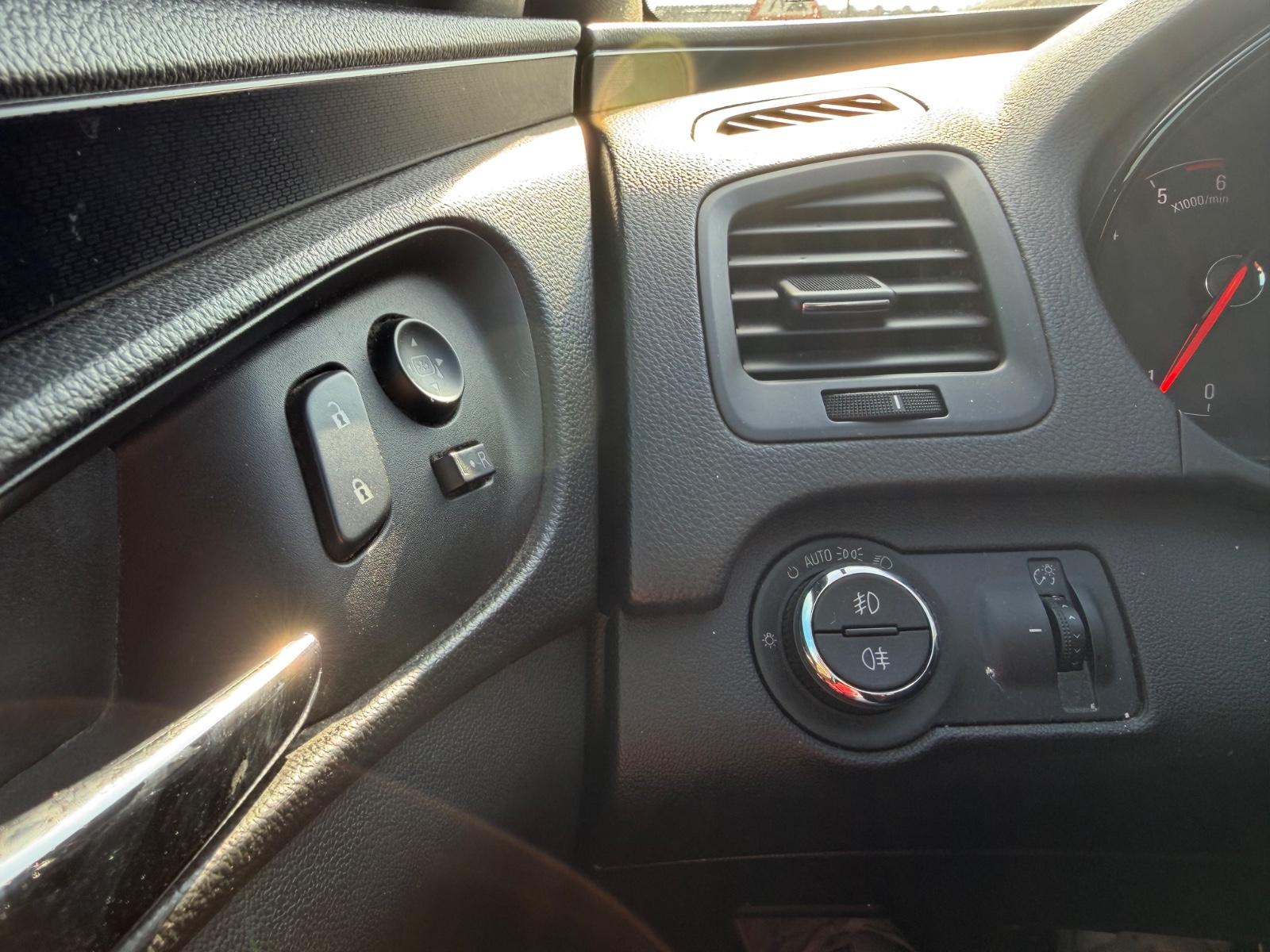 Opel Insignia 2014 — photo 15