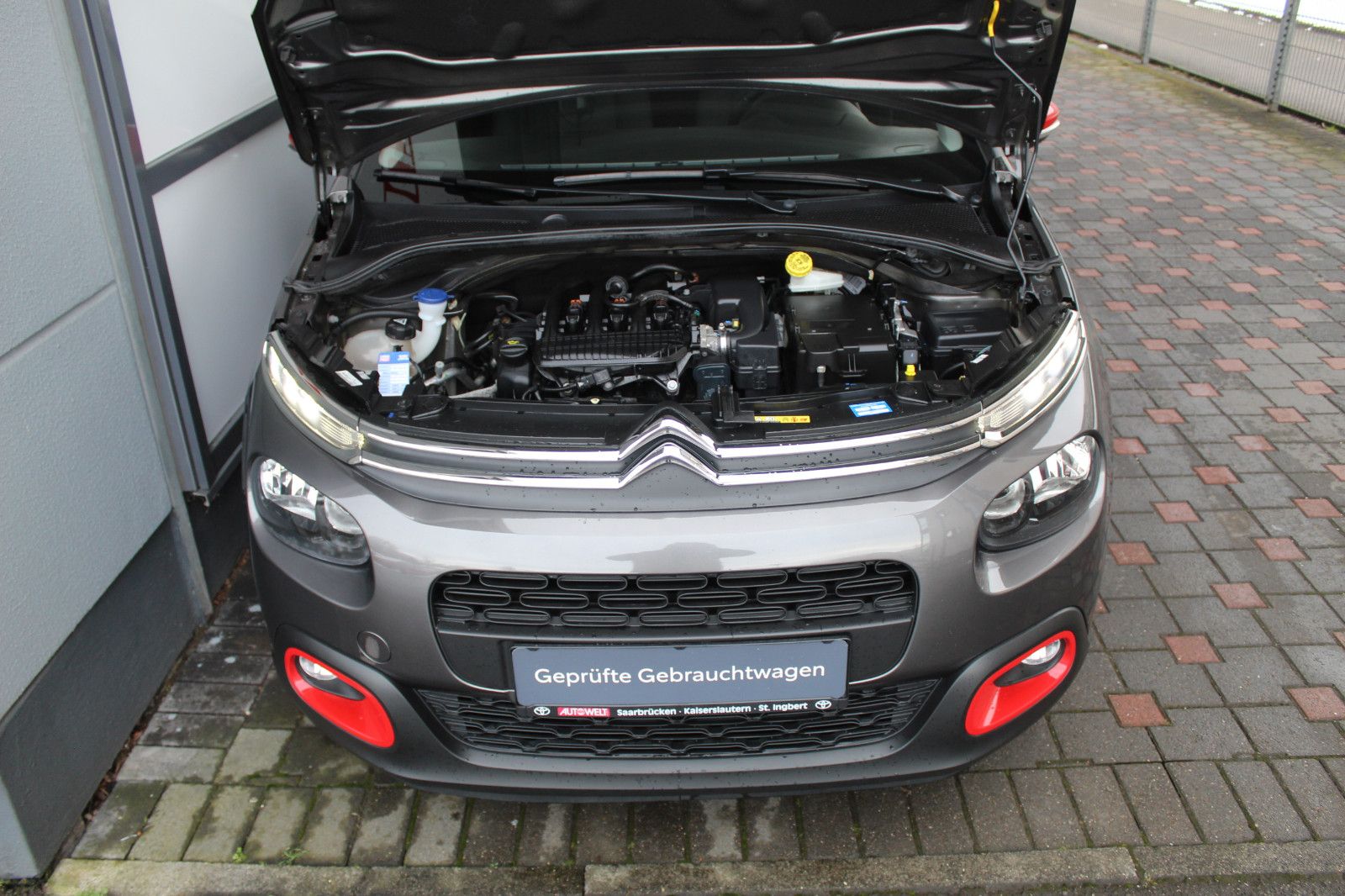 Fahrzeugabbildung Citroën C3 Pure Tech 1,2 S&S Shine Navi