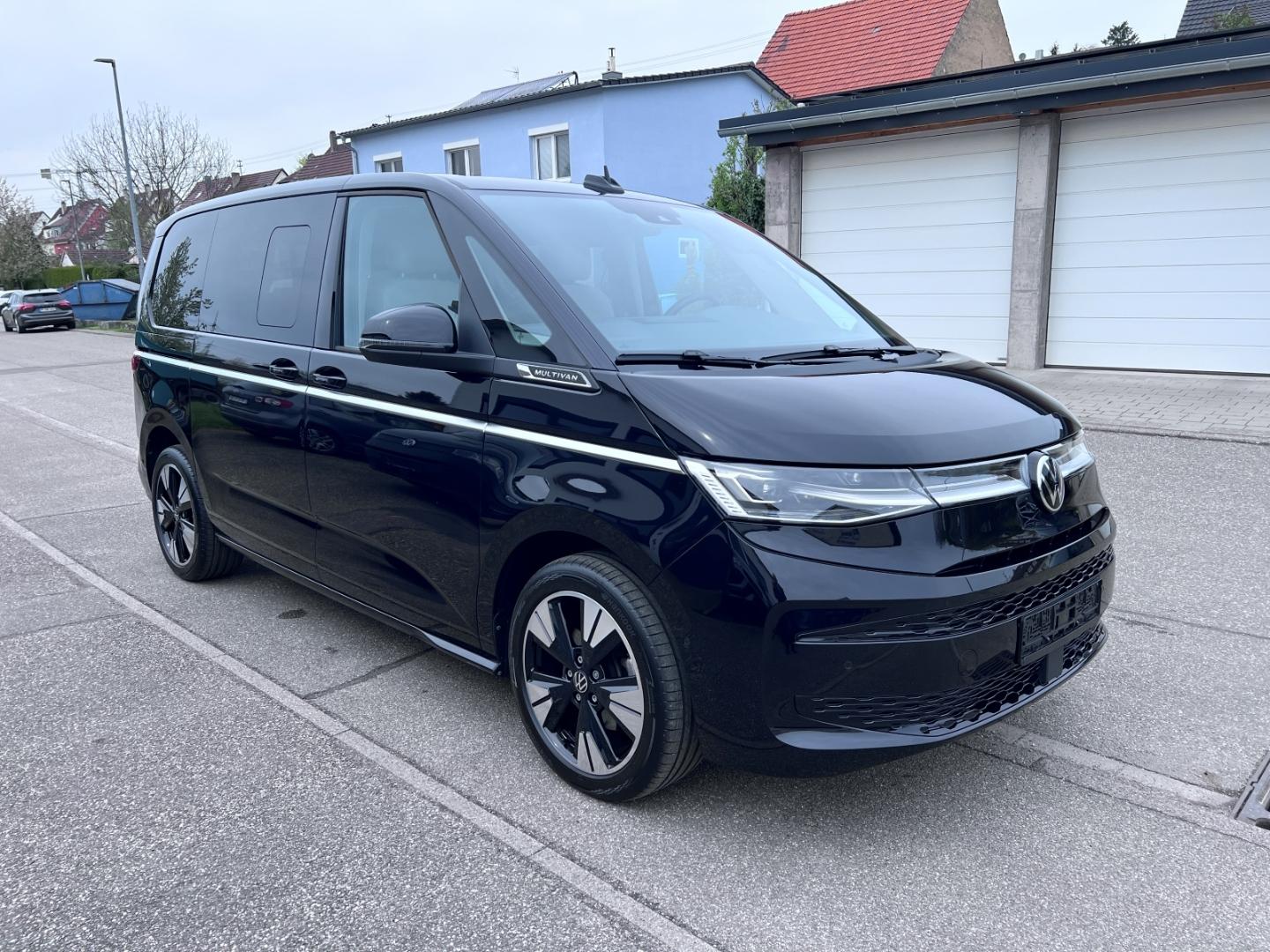Volkswagen T7 Multivan Style 7 19'' AHK ACC PANO MATRIX H/K