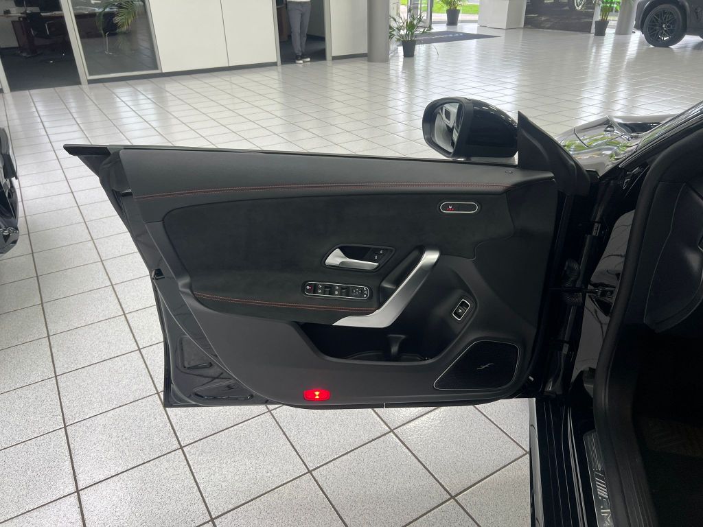 Mercedes-Benz CLA 35 AMG 4Matic*LED*PANO*BURMESTER*MBUX*KAM*