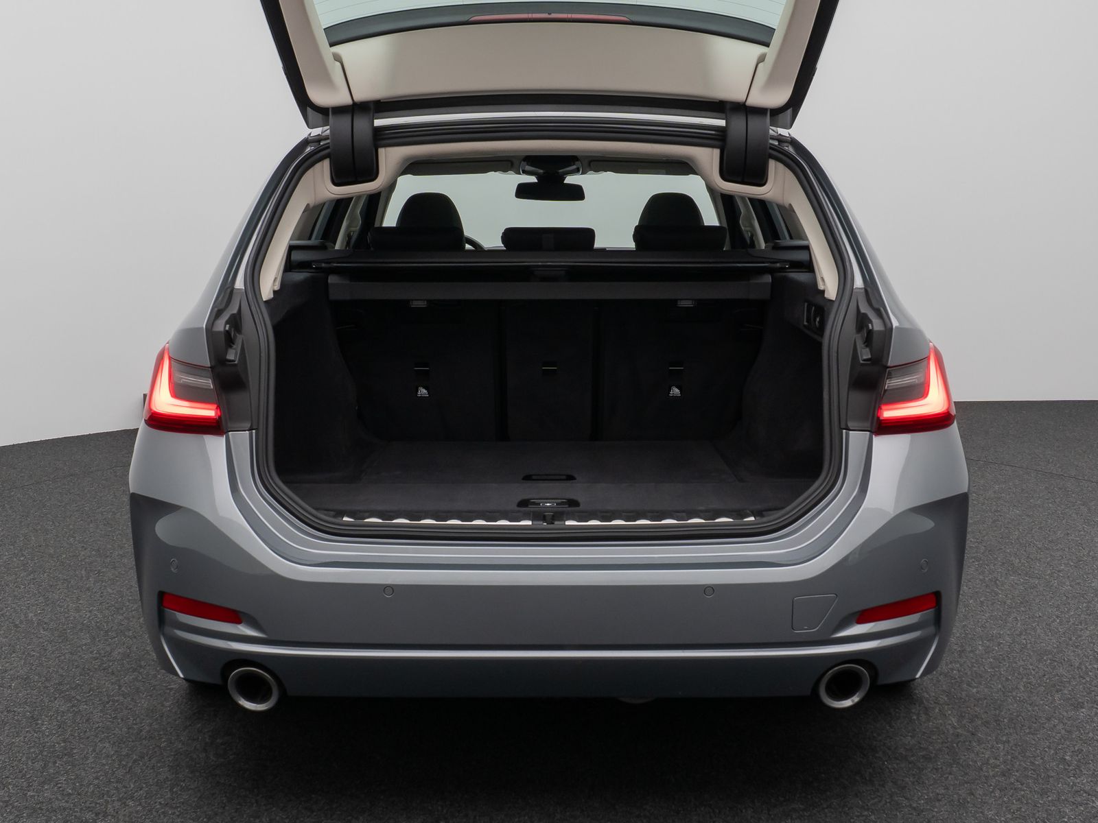 Fahrzeugabbildung BMW 320d Panorama DAB H/K Lordos Stop&Go PDC LED