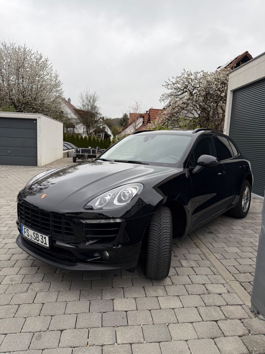 PORSCHE Macan