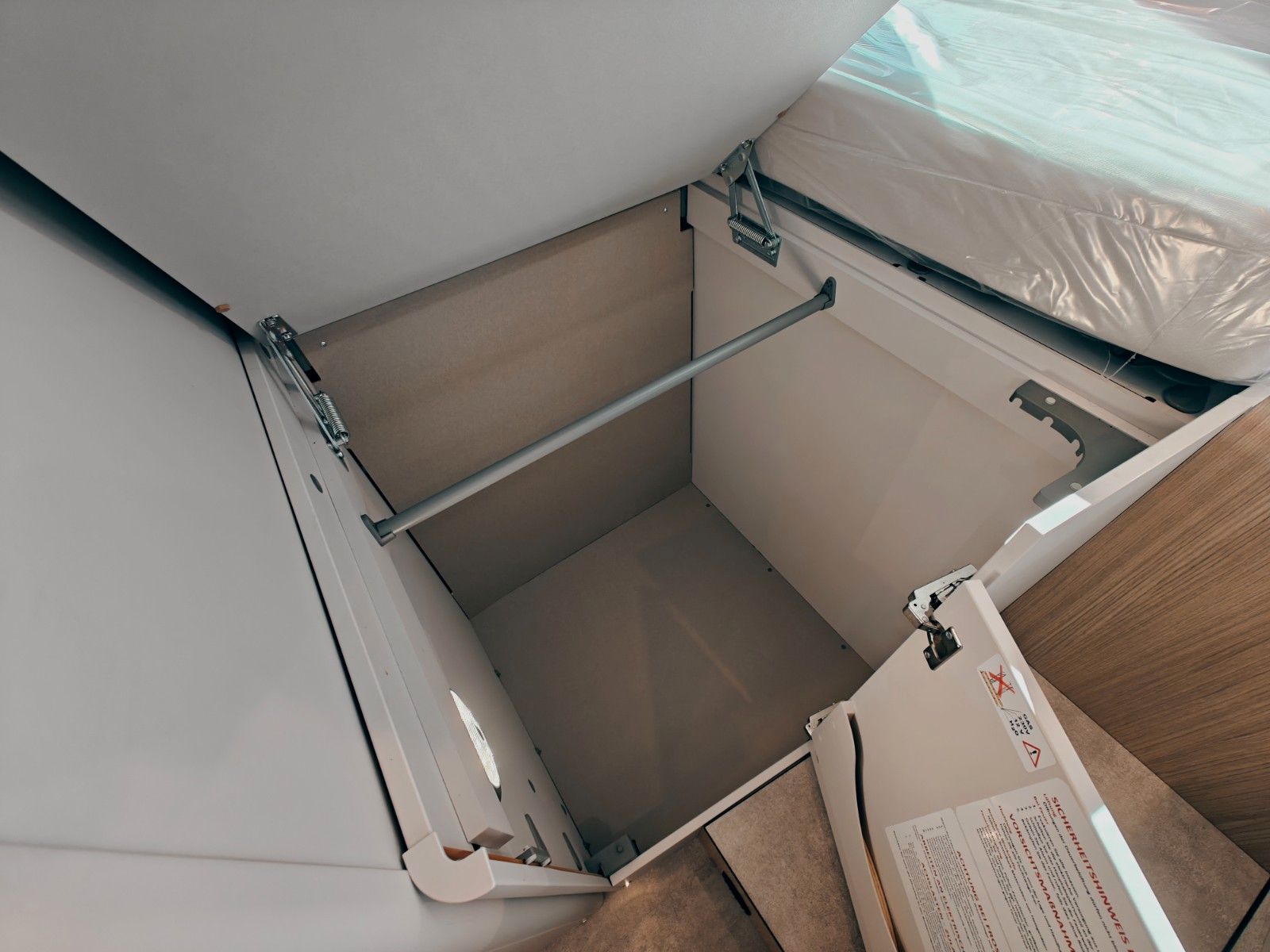 Fahrzeugabbildung HYMER / ERIBA / HYMERCAR B-KLASSE MC T 680 PREMIUM - MATARA TEAK by palmo