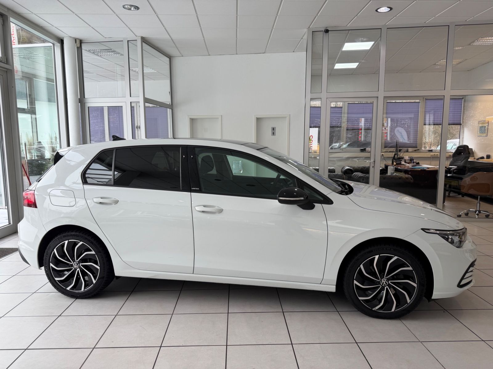 Fahrzeugabbildung Volkswagen Golf VIII Lim. United eTSI