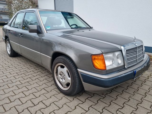 Mercedes-Benz 230 E