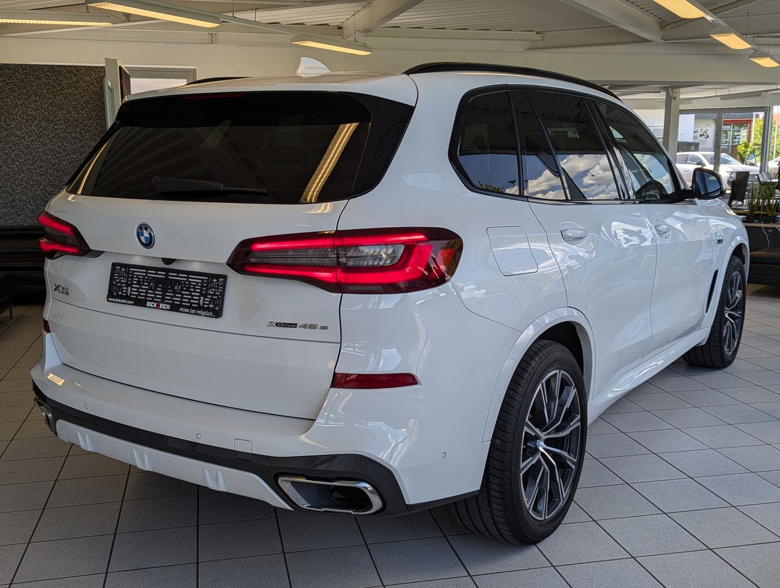 Vehicle illustration BMW X5 45 e xD M-Sport Pano Air Assist+ ACC 20&quot;