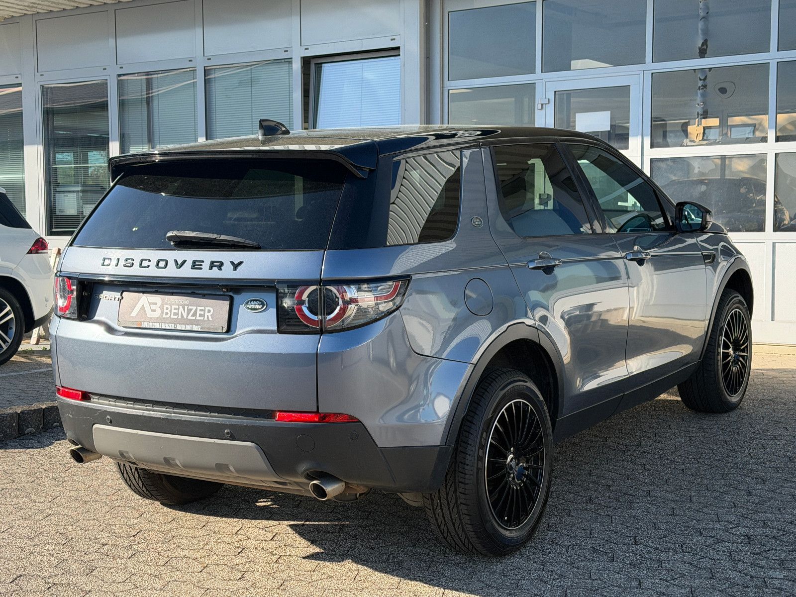 Fahrzeugabbildung Land Rover Discovery Sport SE AWD/PANO/ACC/NAVI/KAMERA/SHZ