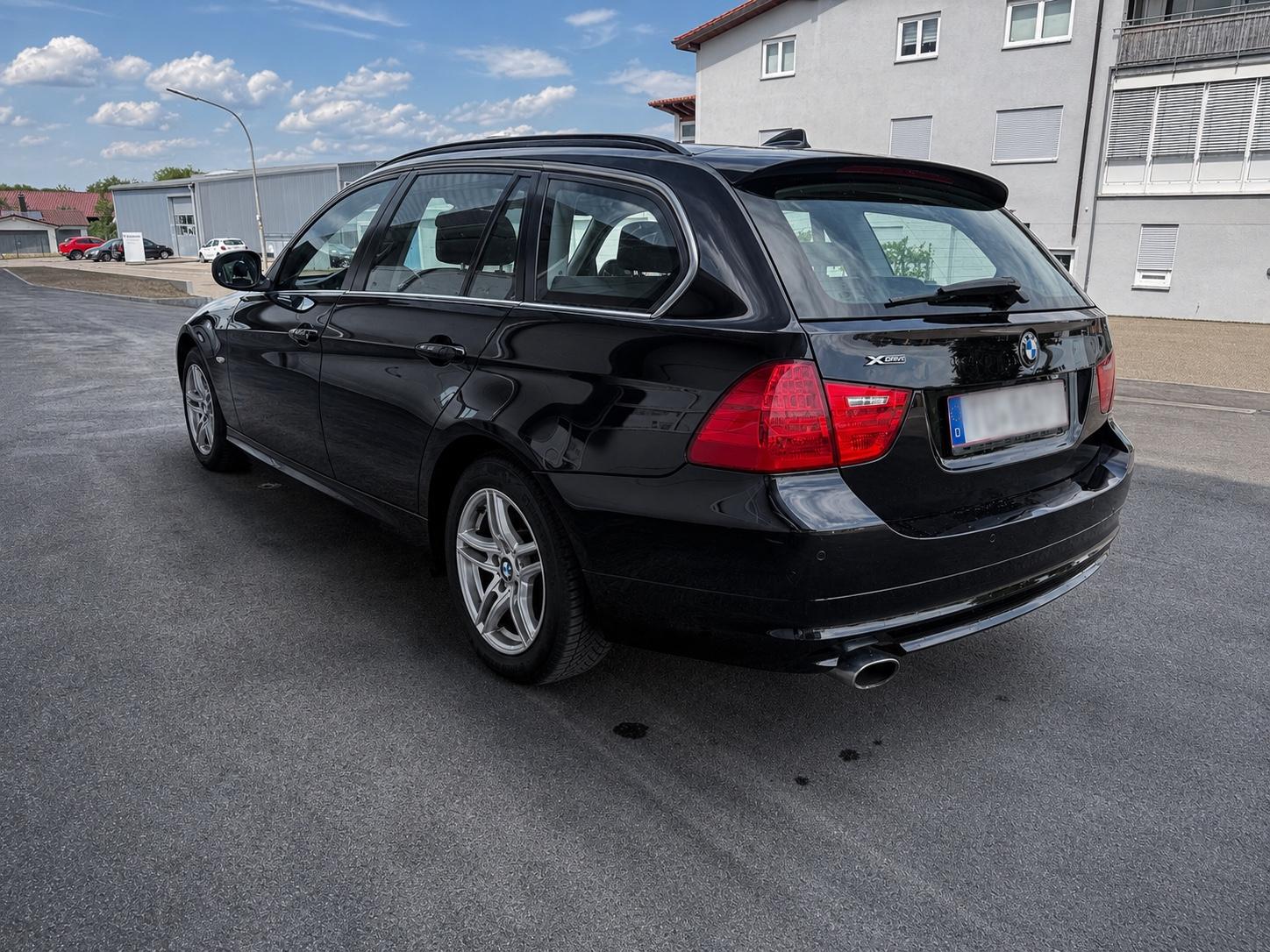 BMW 320 2011 — photo 7