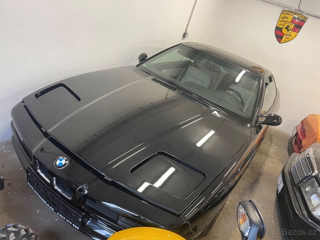 BMW 850CSi Schwarz II Lotos Weiss