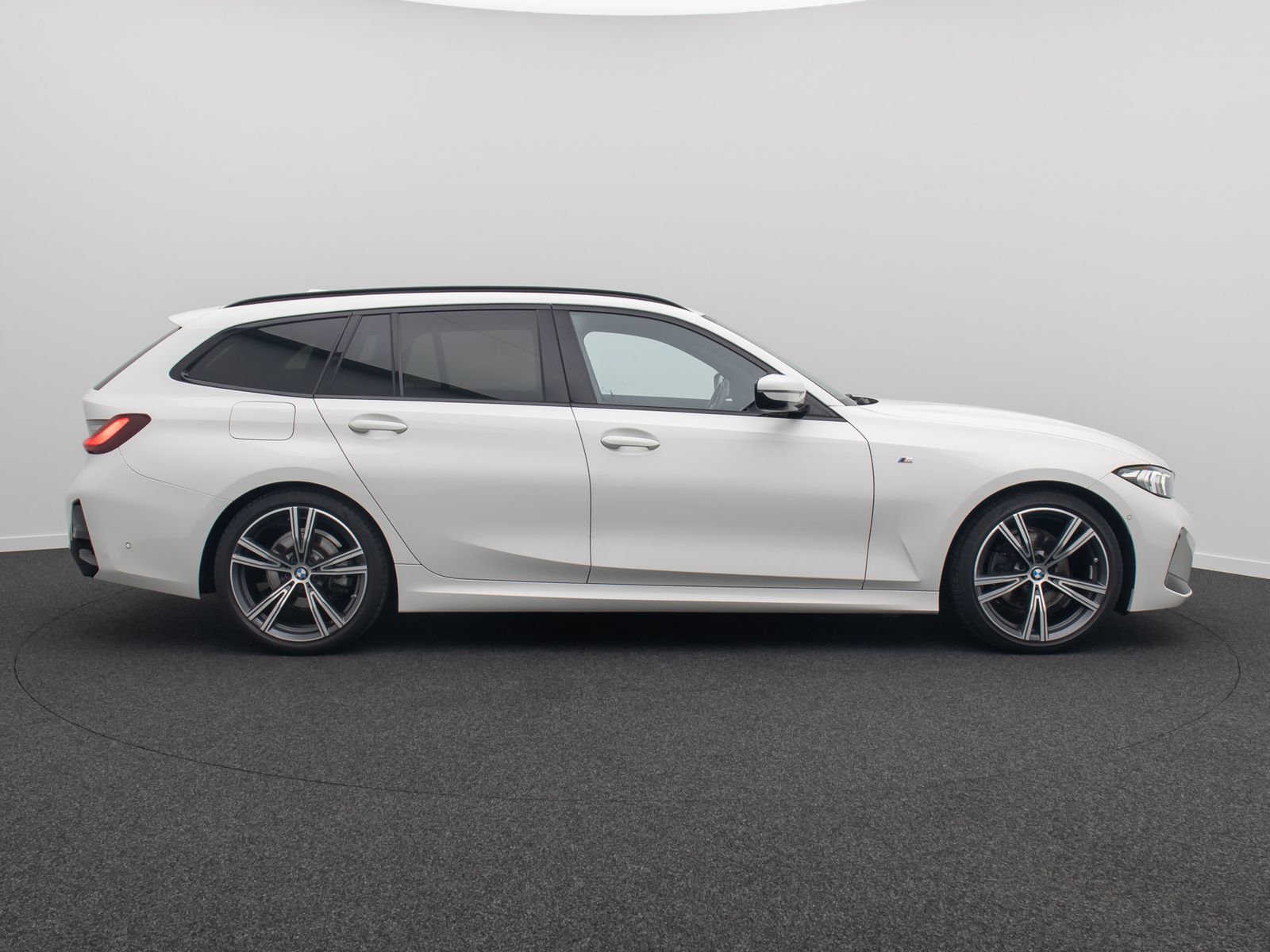 Fahrzeugabbildung BMW 320d M Sport DAB Kamera Alarm AHK Panorama 19"