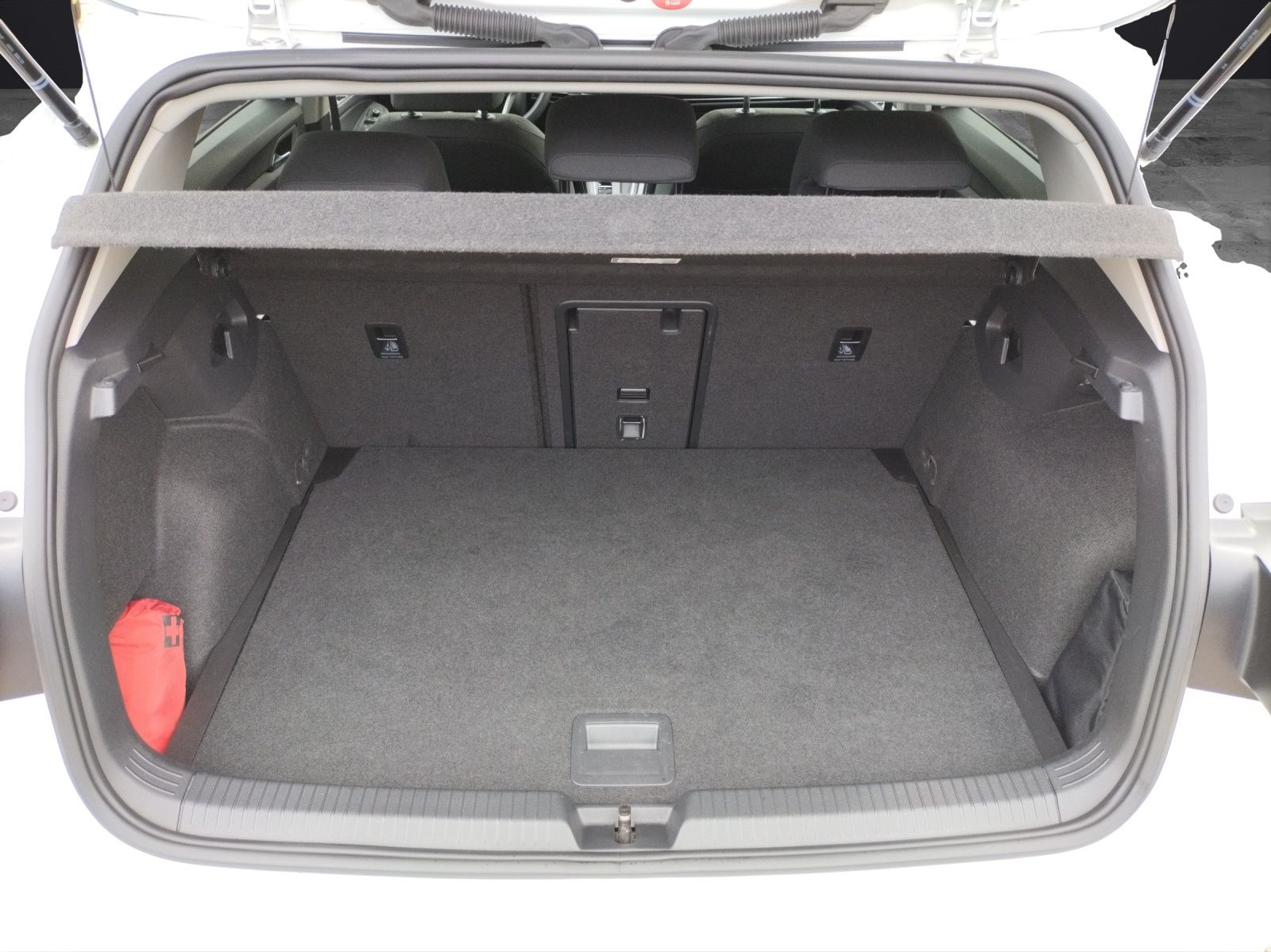 Fahrzeugabbildung Volkswagen Golf VIII TDI Life DSG LED Navi AID ACC PDC SH