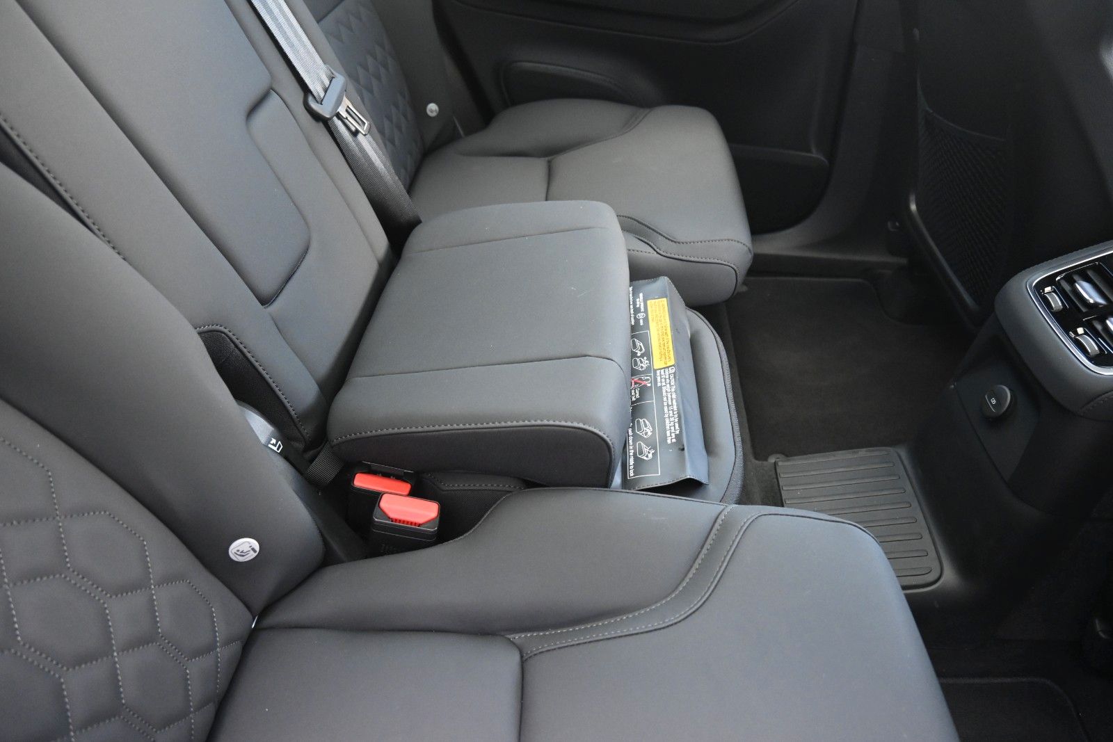 Fahrzeugabbildung Volvo XC90 T8 AWD Plus Dark*PANO*360°*HuD*H&K*ACC
