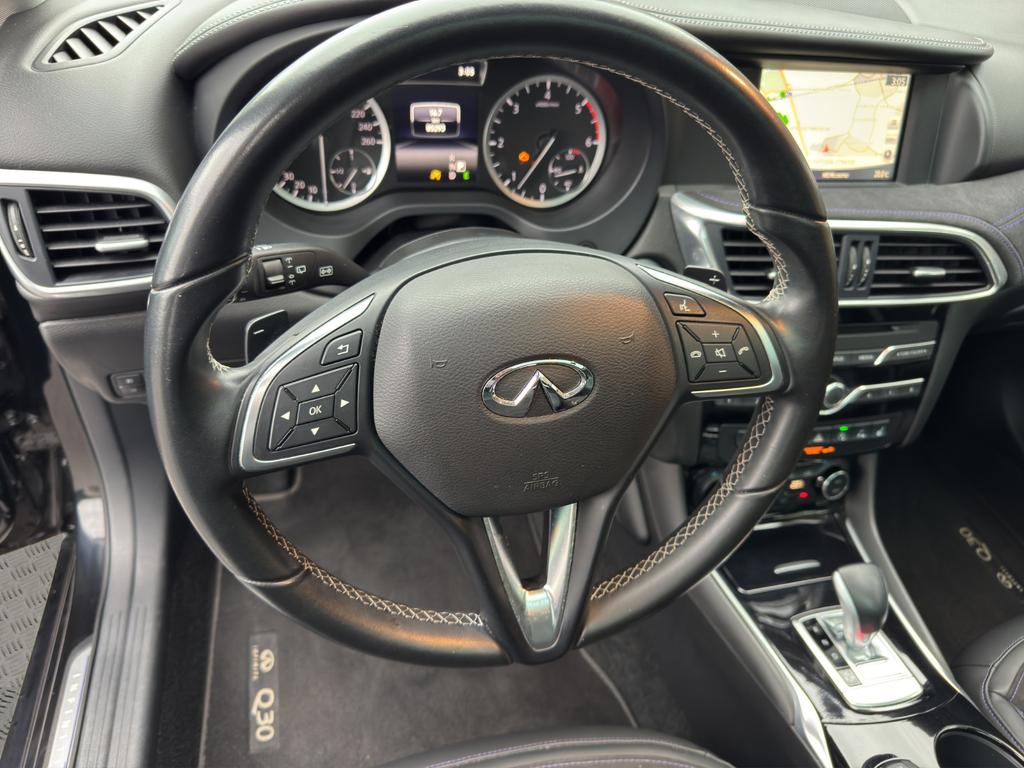 Infiniti Q30