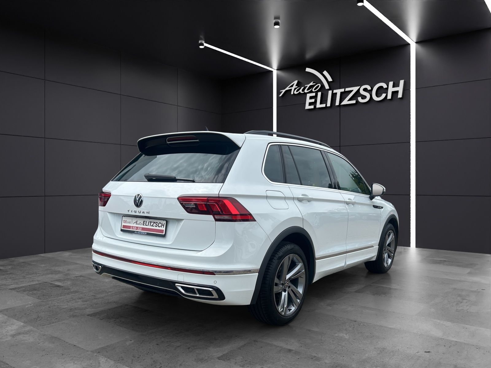 Fahrzeugabbildung Volkswagen Tiguan TSI R-Line DSG Standhzg LED AHK Navi AID
