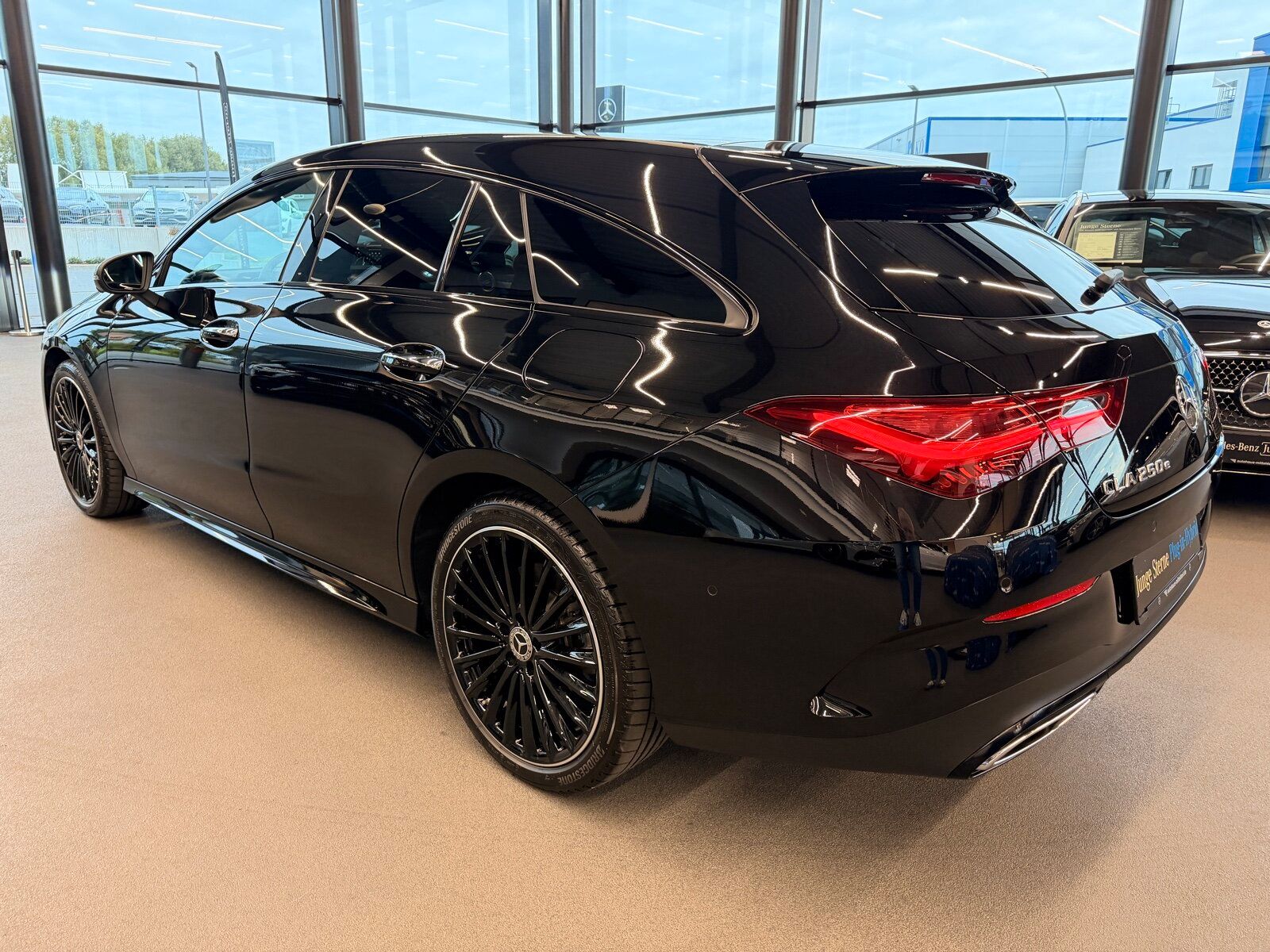 Mercedes-Benz CLA 250 e SB EQ AMG PREMIUM LEDERP. 19 BURMES foto 3
