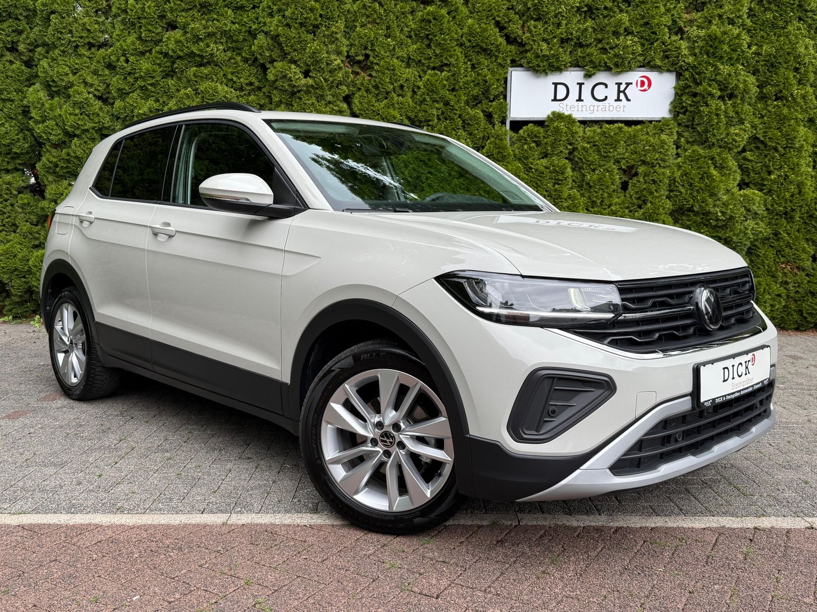 Fahrzeugabbildung Volkswagen T-Cross 1.0 TSI DSG Life LED+KAM+ACC+CARPL+SHZ+
