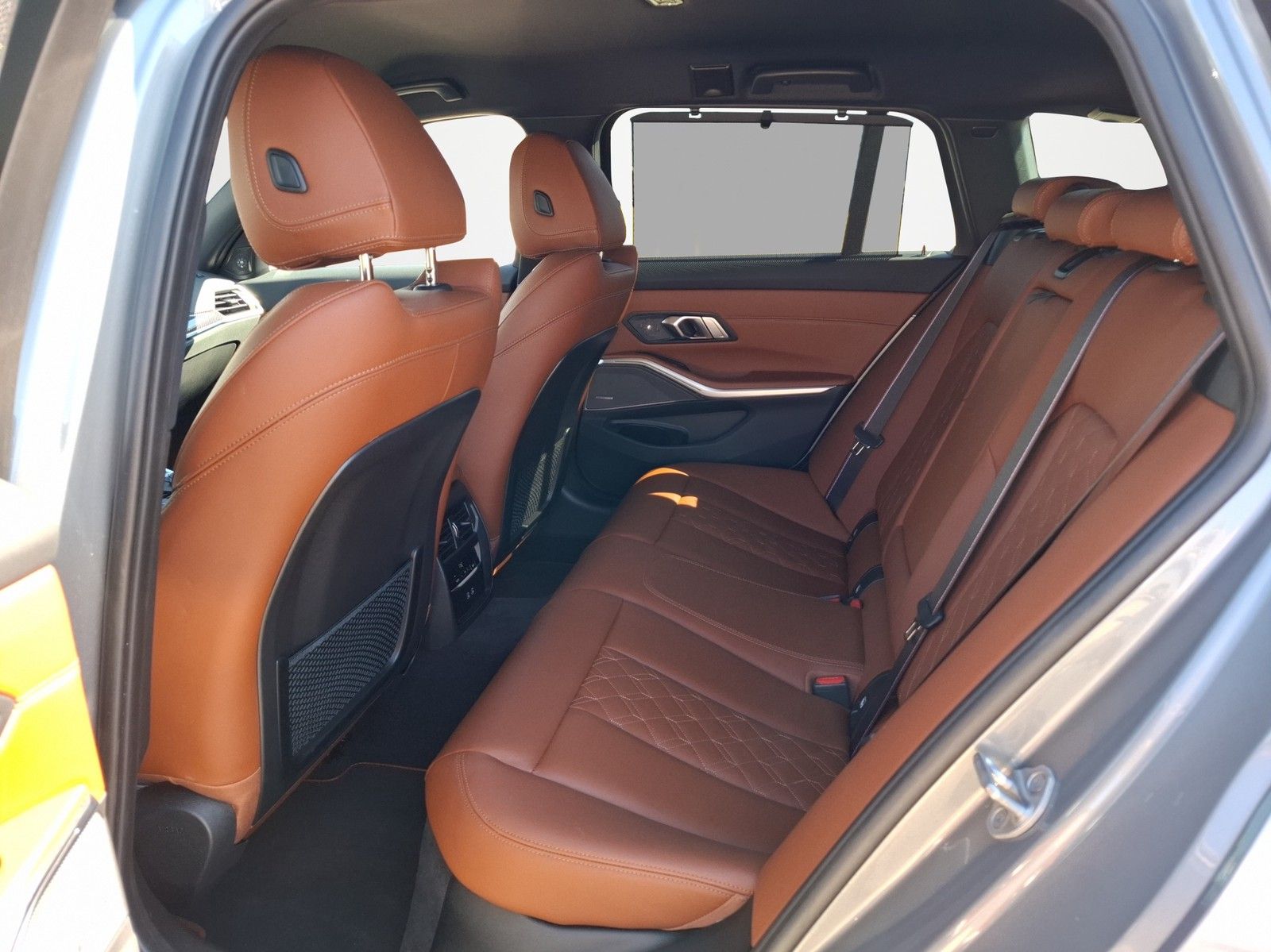 BMW 318 d M Sport AUTOMATIK / LEDER / AHK / STANDHEI - Image 15