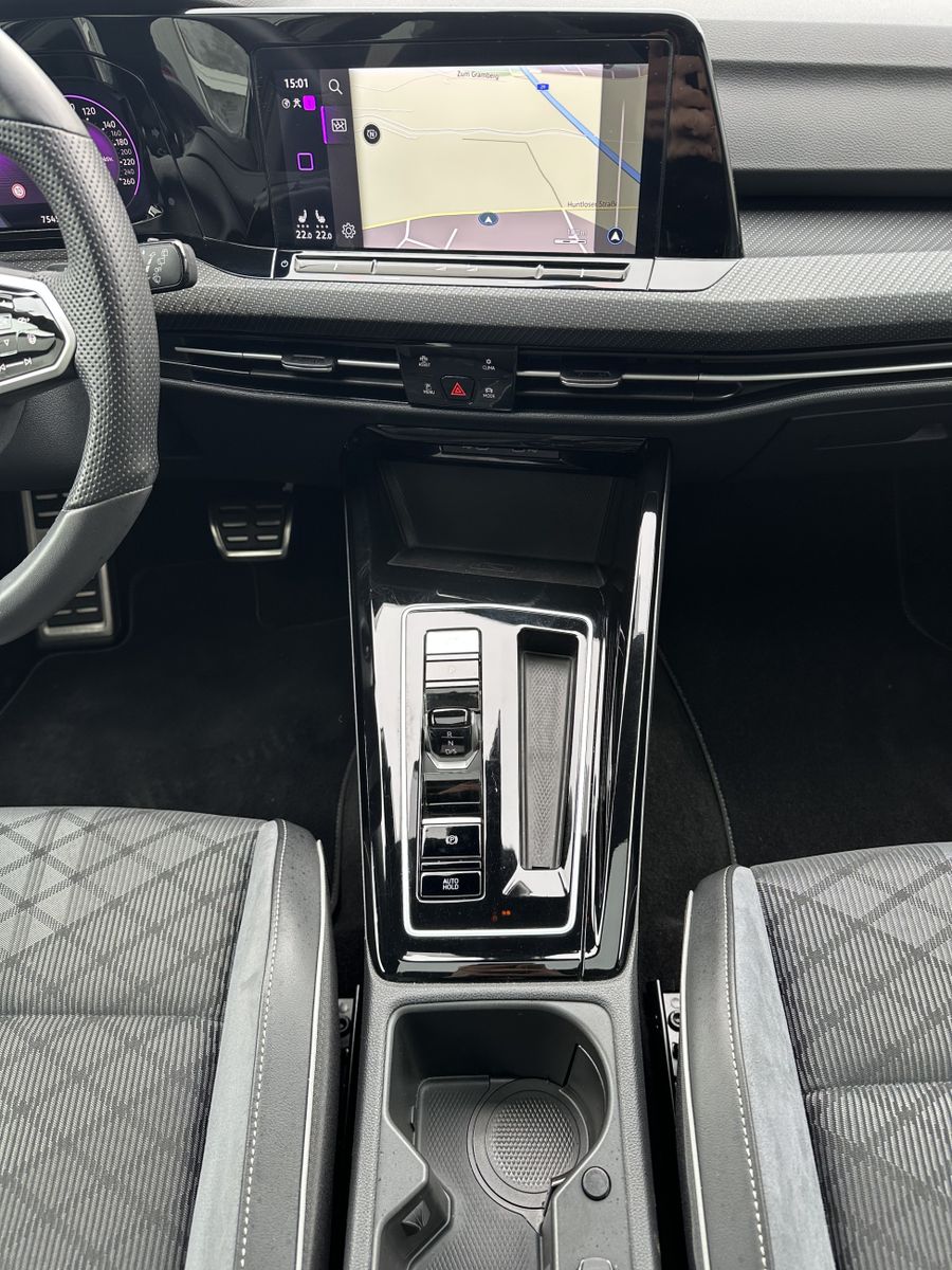 Fahrzeugabbildung Volkswagen Golf Variant R-Line NAV+IQ.LIGHT+PANO+ACC+17ZOLL