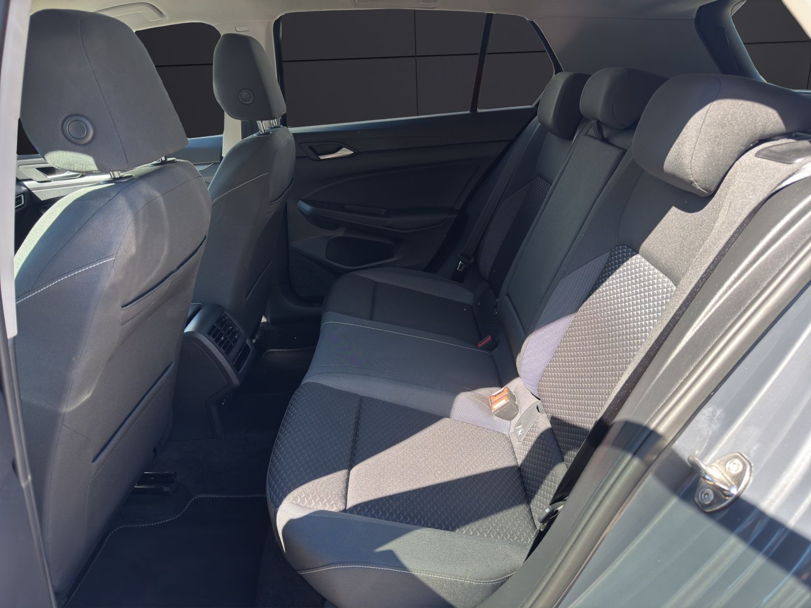 Fahrzeugabbildung Volkswagen Golf VIII Active TDI DSG LED ACC SHZ PDC NAVI AM