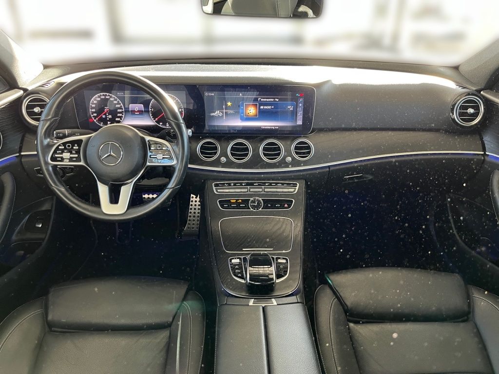 Fahrzeugabbildung Mercedes-Benz E 220 d Avantg. Totwi. Comand LED Widescreen