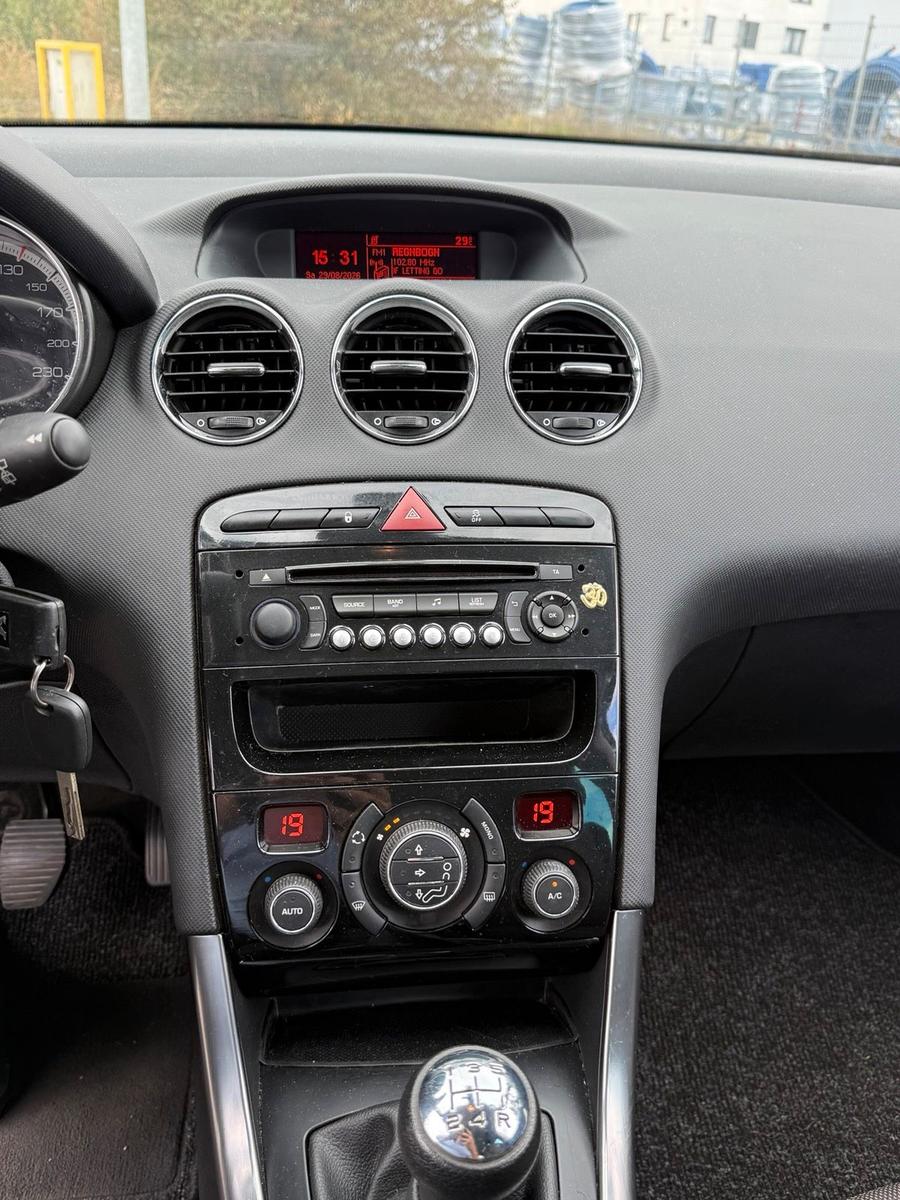 Peugeot 308 2014 — photo 8