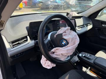 2024 BMW IX1 — миниатюра 15