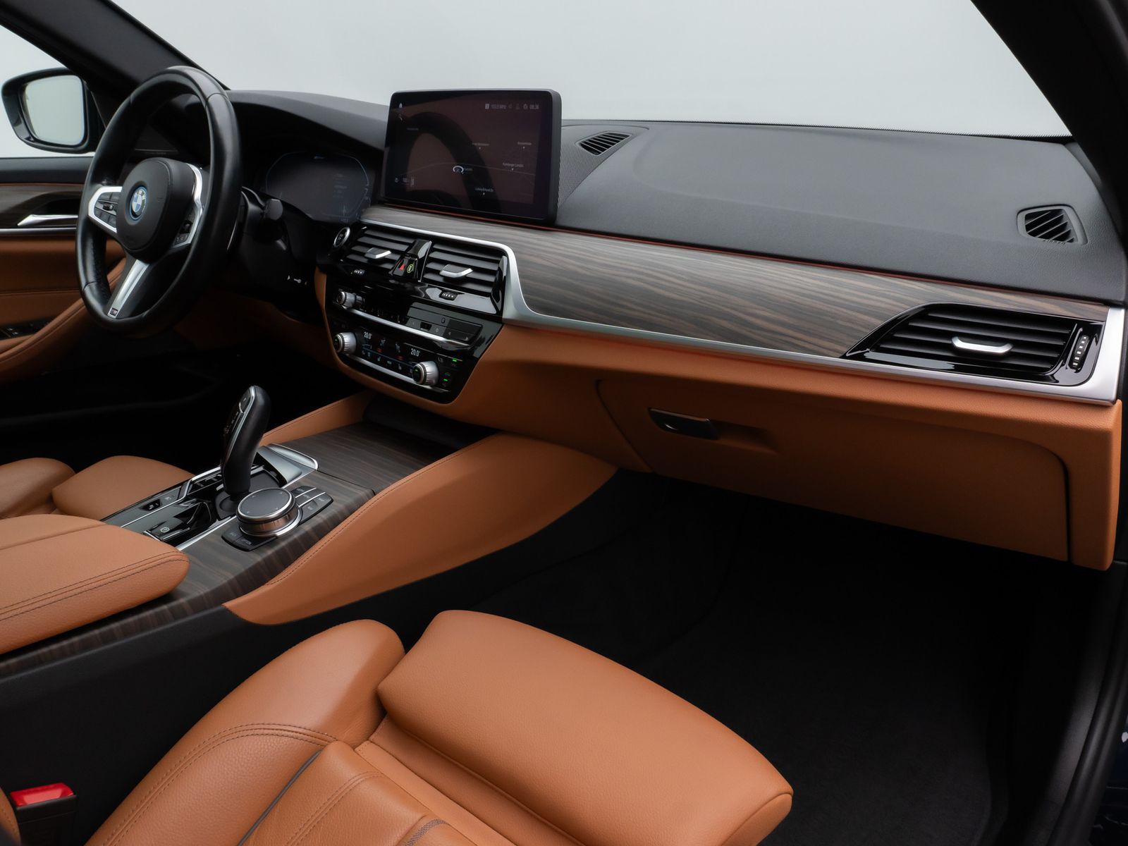 Fahrzeugabbildung BMW 530e M Sport Panorama Laser Kamera HUD DAB H/K