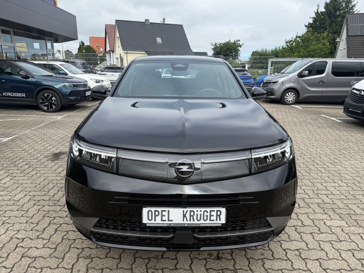 Fahrzeugabbildung Opel Grandland 1.6 Plug-in-Hybrid mit AHK+Allwetter