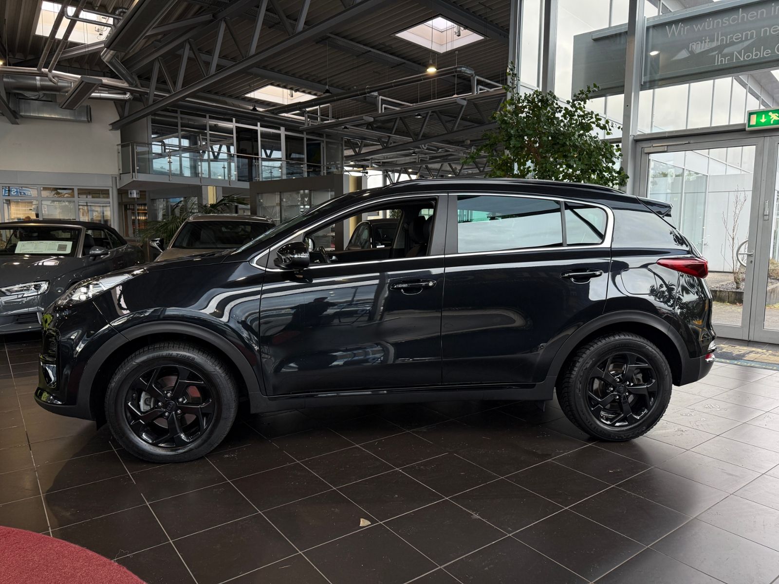 Fahrzeugabbildung Kia Sportage Black Edition AWD JBL LED NAVI