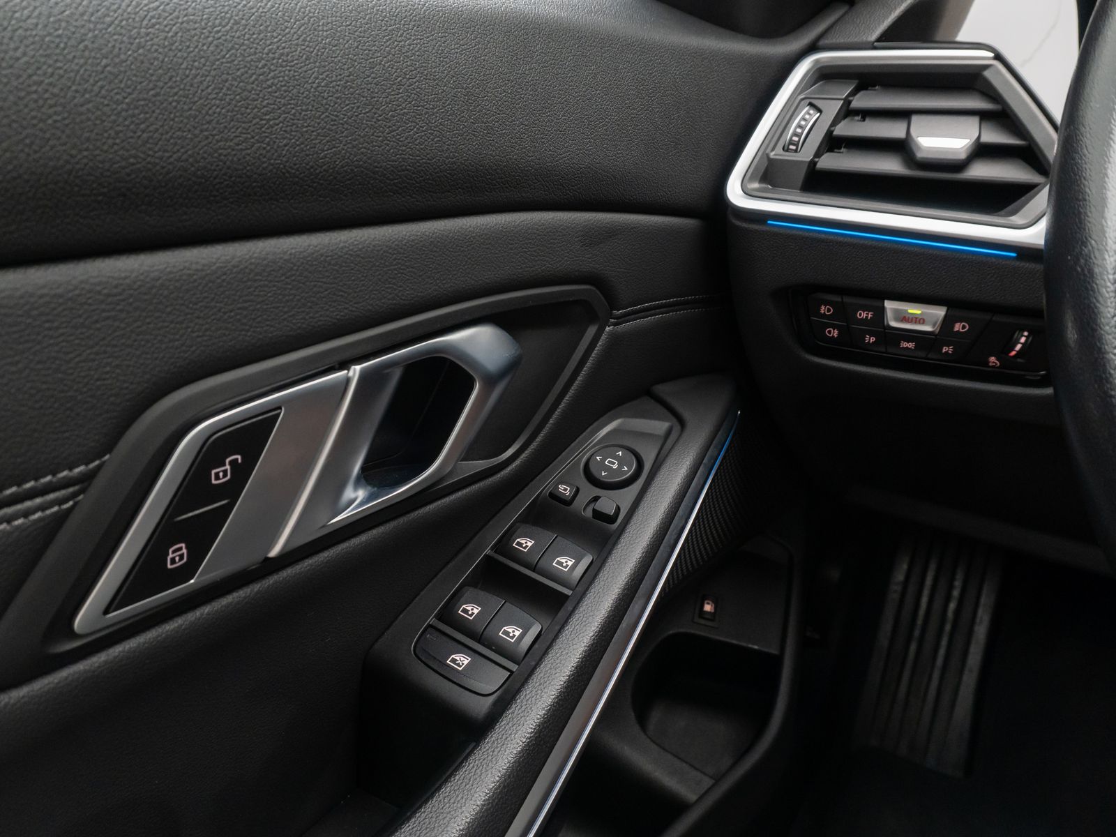 Fahrzeugabbildung BMW 320e Sport Line DAB CockPitPr Lenkrhzg AHK Alarm
